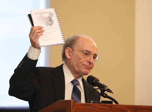 Human rights lawyer David Matas, co-author of an investigation report on organ harvesting of Falun Gong practitioners in China, holds up a copy of the report during a hearing in Canada's Parliament on May 29, 2007. (The Epoch Times)