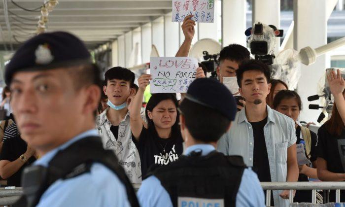 Hong Kong Police ‘Trapped in the Middle’ by Polarizing Extradition Bill