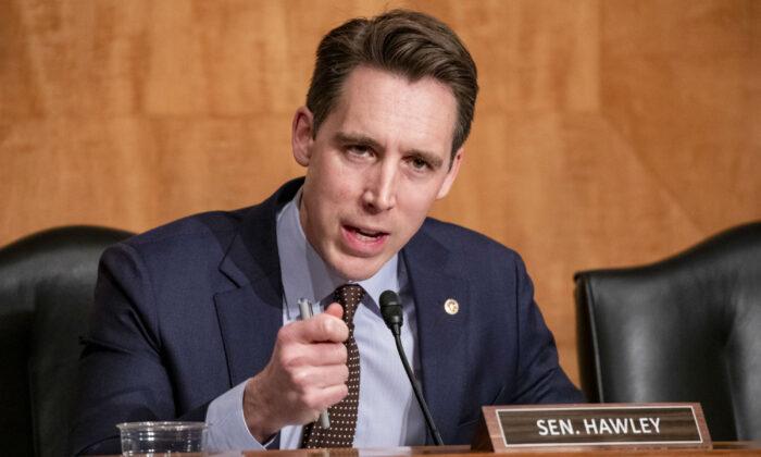 Hawley Urges Barr to Launch Civil Rights Probe Into State Restrictions on Religious Gatherings