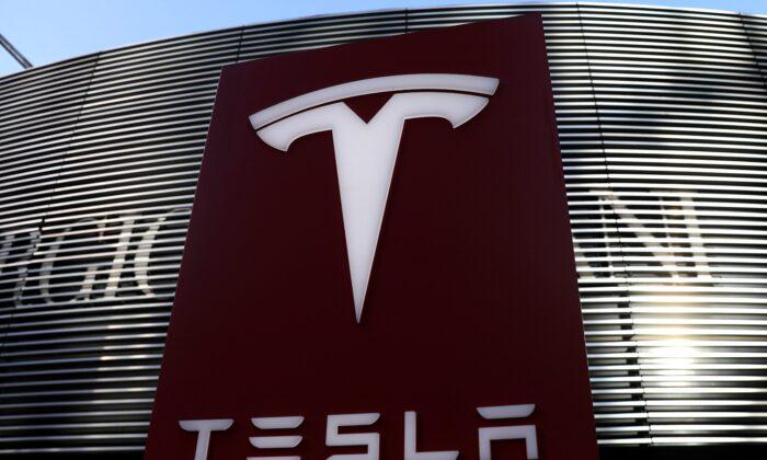 Tesla Market Value Crosses $800 Billion for the First Time