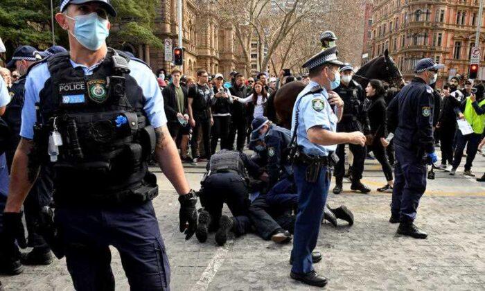 Sydney Police Calls for Army to Help Enforce Lockdown Rules