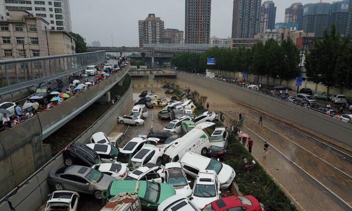 Chinese Driver Recalls Lucky Escape From Tunnel in Flooded City