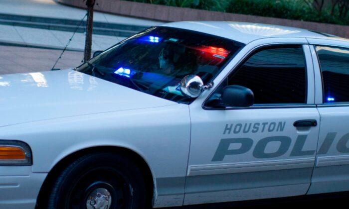 2 Officers Shot, Injured While Serving Warrant in Houston