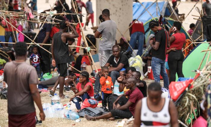 US Deports Over 1,000 Haitians but DHS Declines to Say How Many Released Into America