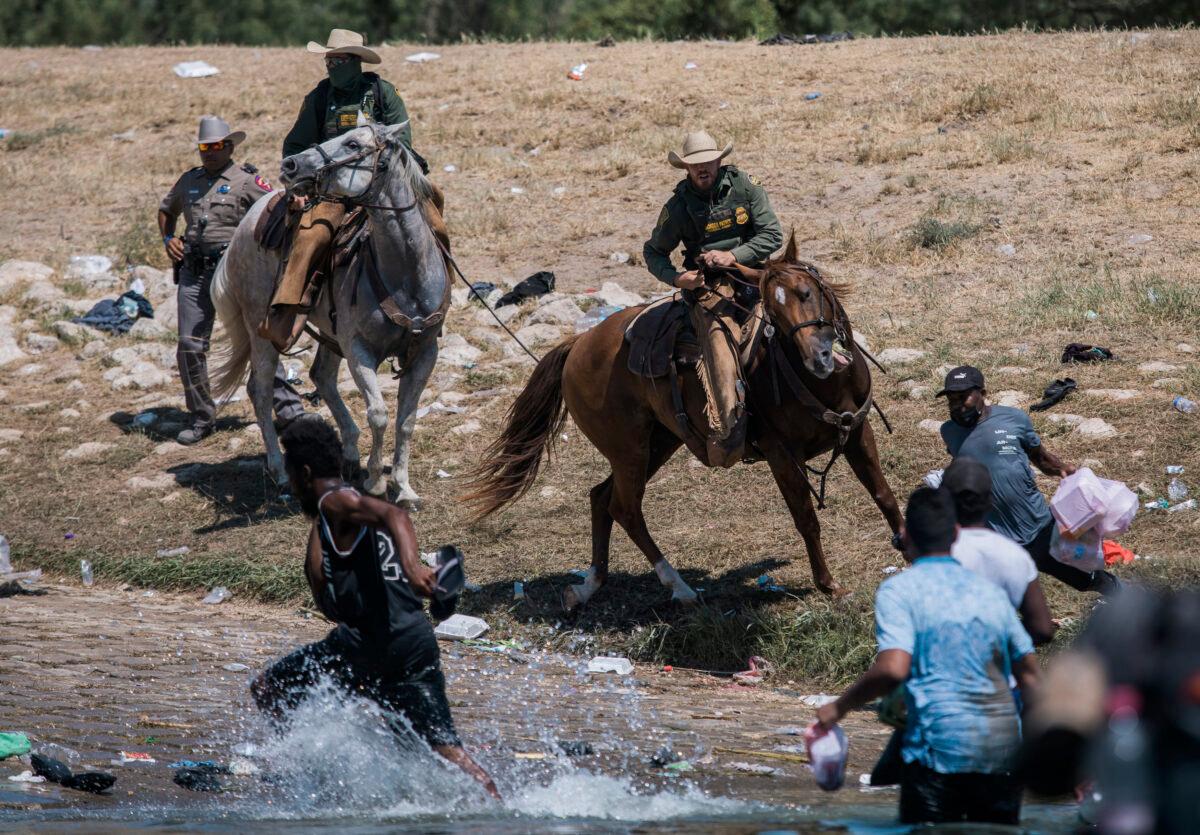 U.S. Customs and Border Protection mounted officers attempt to contain migrants as they cross the Rio Grande from Ciudad Acuña, Mexico, into Del Rio, Texas, Sunday, Sept. 19, 2021. (Felix Marquez/AP Photo)