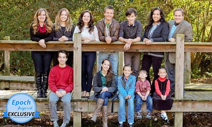 ‘Brainy Bunch’: Parents Homeschool Their 10 Kids With All of Them Graduating High School at 12