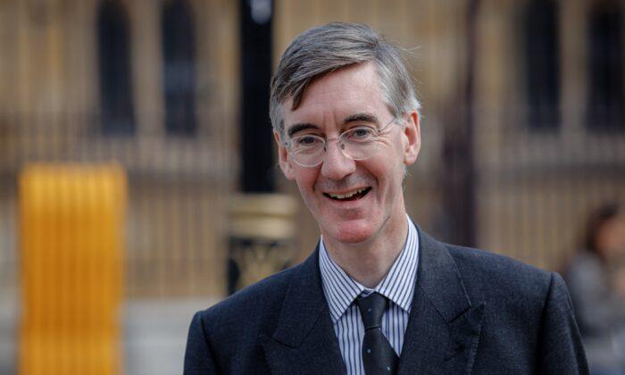 Cabinet Wasn’t Told of Evidence in Favour of Shortening COVID-19 Quarantine, Rees-Mogg Says