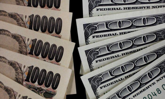 Dollar Consolidates After Fed Comments; Yen Slips
