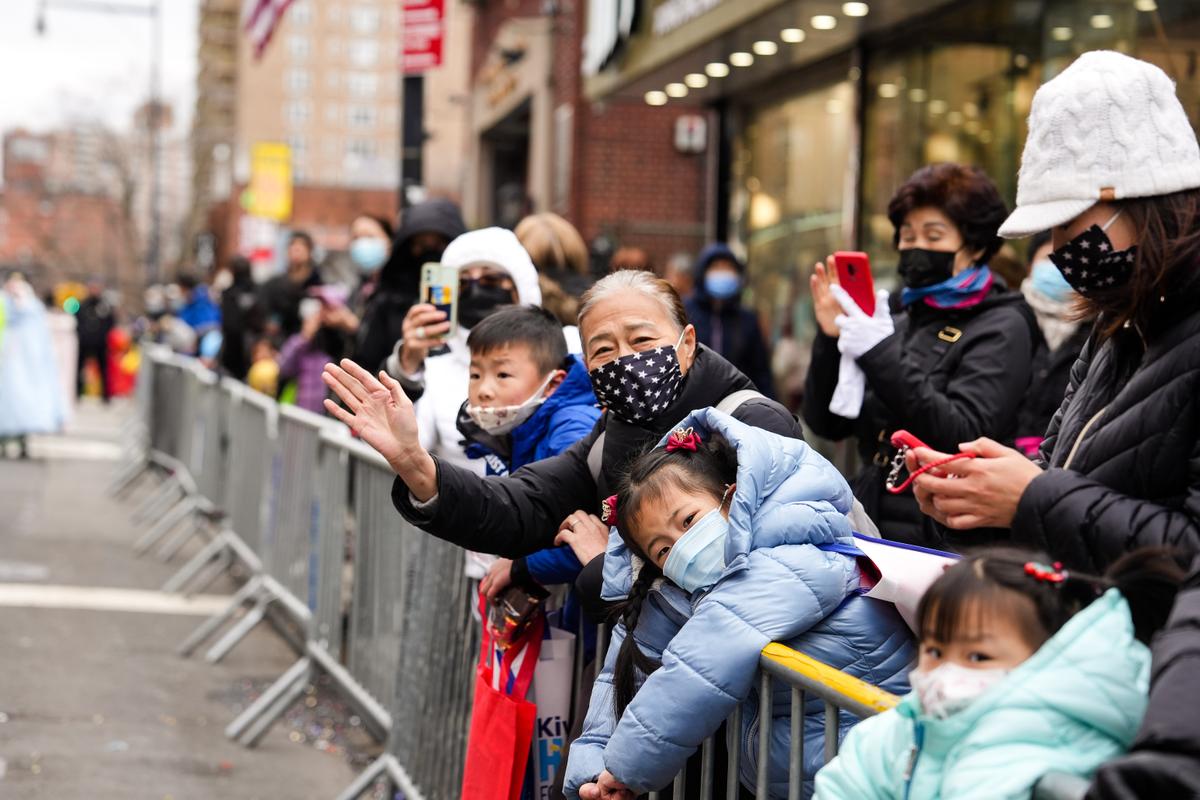 Audience members look on as Falun Gong practitioners participate in the Chinese New Year Parade in Flushing, N.Y., on Jan. 21, 2023. (Samira Bouaou/The Epoch Times)