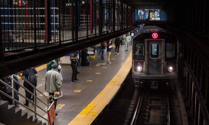 Majority of New Yorkers Say Subway Unsafe at Night; Quarter Worry About Safety During the Day: Poll