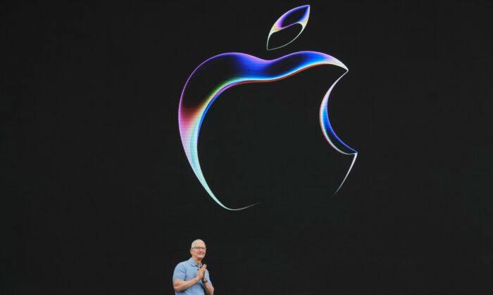 Apple Shareholders Demand Answers About Alleged Political, Religious Censorship