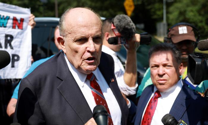 Giuliani’s Entire Fulton County Legal Team Withdraws