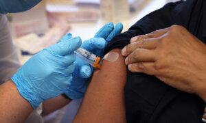 More Health Care Workers Refusing Influenza, COVID-19 Vaccines: CDC