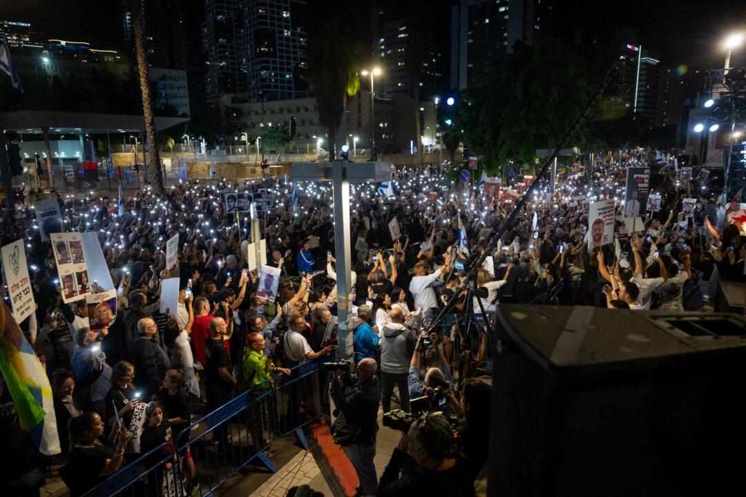 Thousands of Israelis Rally for Hostages in Tel Aviv