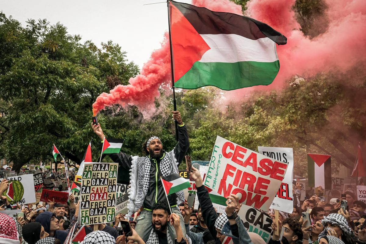 <span data-sheets-root="1" data-sheets-value="{"1":2,"2":"A protester holds a flare and a Palestinian flag during a rally at the Texas State Capitol in Austin, Texas, on Nov. 12, 2023. (SUZANNE CORDEIRO/AFP via Getty Images)"}" data-sheets-userformat="{"2":771,"3":{"1":0},"4":{"1":2,"2":65535},"11":4,"12":0}">A protester holds a flare and a Palestinian flag during a rally at the Texas State Capitol in Austin, Texas, on Nov. 12, 2023. (SUZANNE CORDEIRO/AFP via Getty Images)</span>