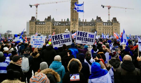 A rally calling for the release of hostages taken by Hamas and to support the Jewish community in Israel and Canada was held at Parliament Hill in Ottawa on Dec. 4, 2023. (Jonathan Ren/The Epoch Times)
