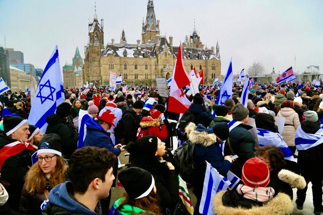 Thousands Rally in Ottawa for the Release of Hostages Taken by Hamas, and to Support Jewish Communities