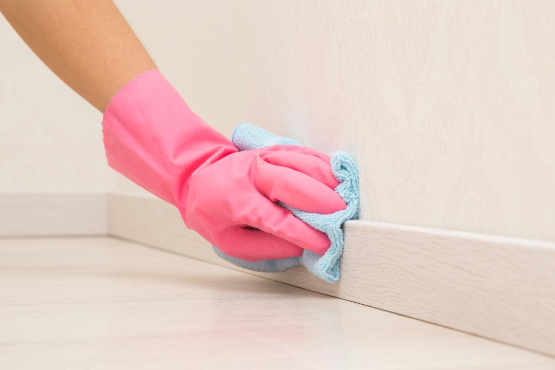 9 Easy Ways to Remove Dust, Dirt From Baseboards