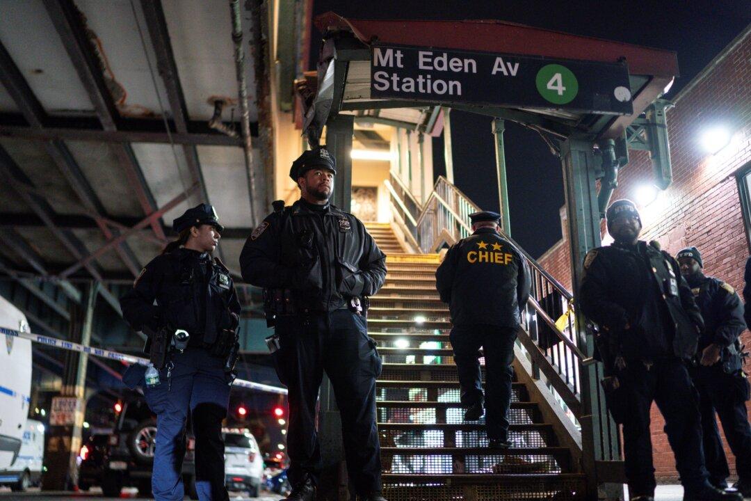 Gunfire at New York Subway Station Kills 1, Injures 5; Teen Dispute Sparked Shooting