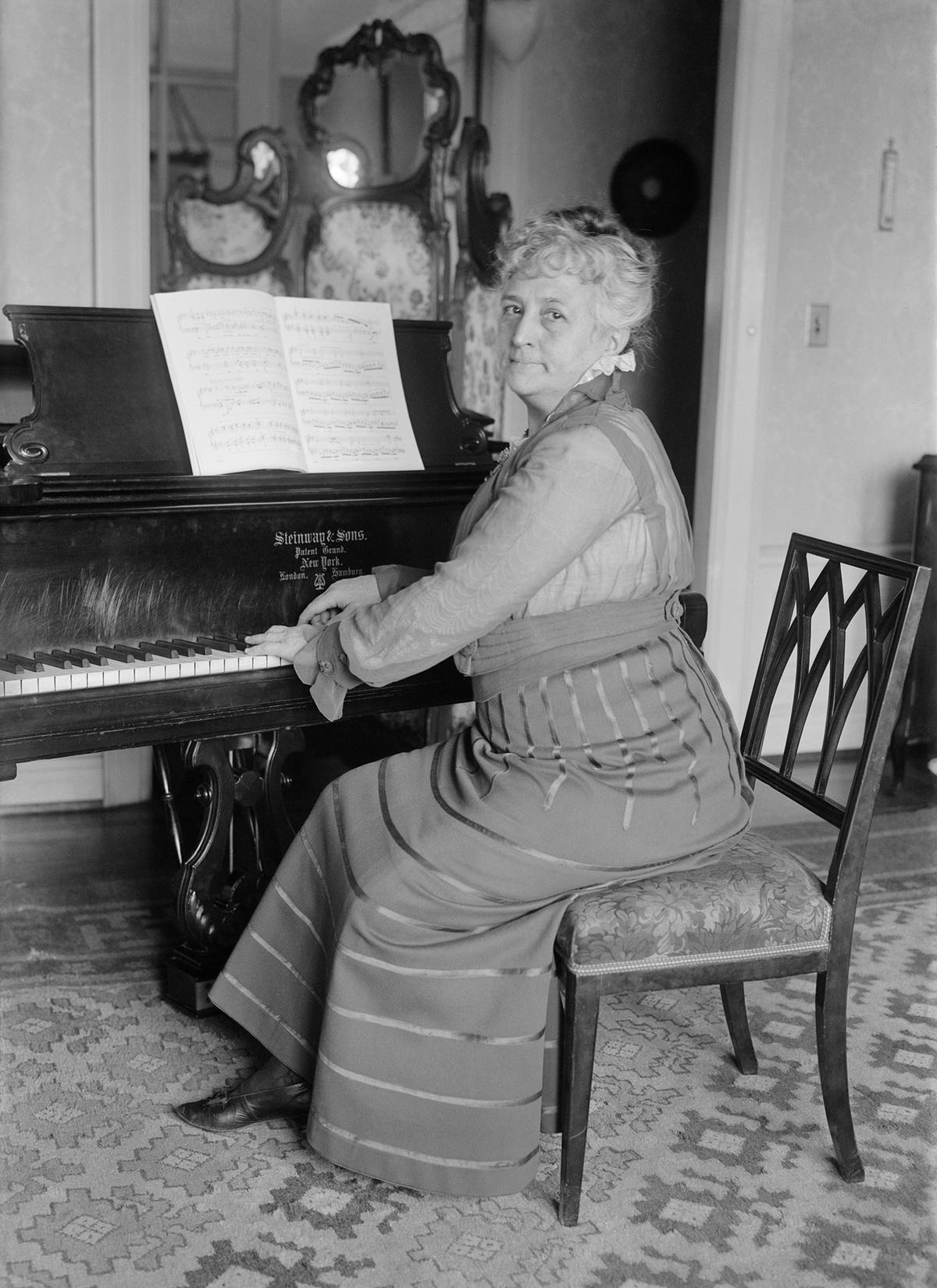 Venezuelan classical pianist, soprano, and composer Teresa Carreño seated at a Steinway & Sons piano, circa early 20th century. Library of Congress. (Public Domain)