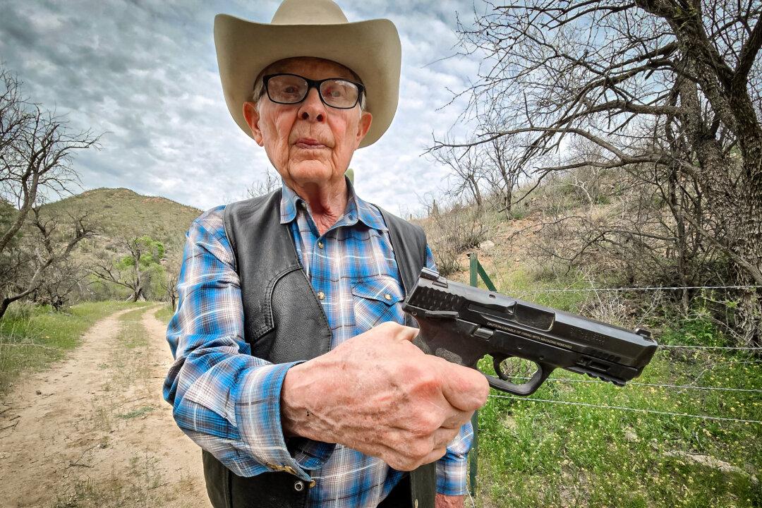 ‘You’re Either a Cowboy or a Wimp’—Rancher, 85, Reveals Grim Realities on US–Mexico Border