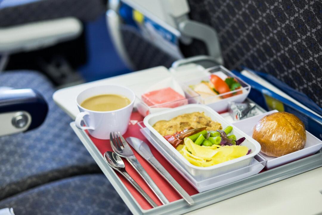 Airline Food at 30,000 Feet: Tips to Improve Your Inflight Meal Experience