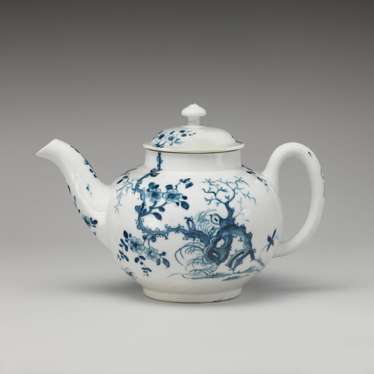 A British teapot, circa 1770, by the Worcester factory. Soft-paste porcelain with blue underglaze; 4 1/2 inches. The Metropolitan Museum of Art, New York City. (Public Domain)