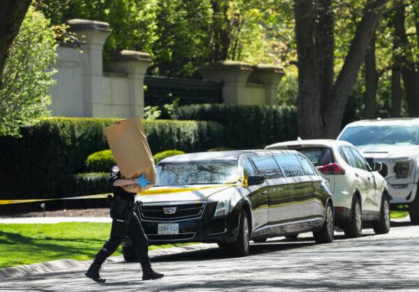 Toronto Police Seek Suspect Vehicle After Security Guard Shot Outside Drake’s Mansion